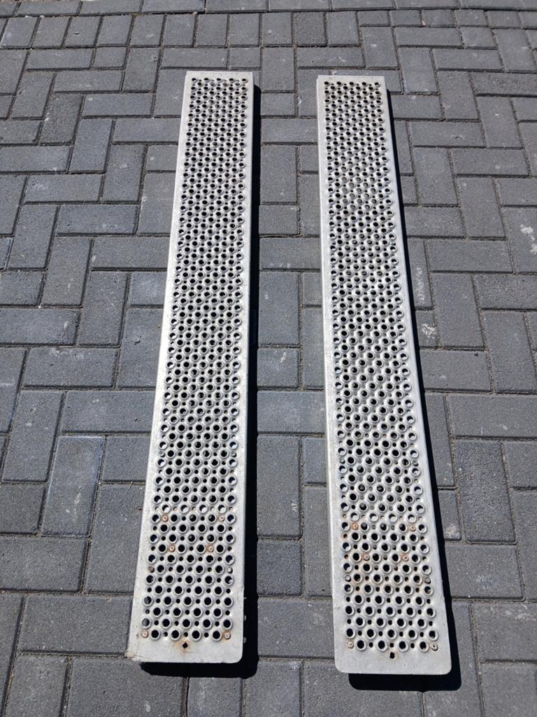 2 oprijplaten, Ophalen