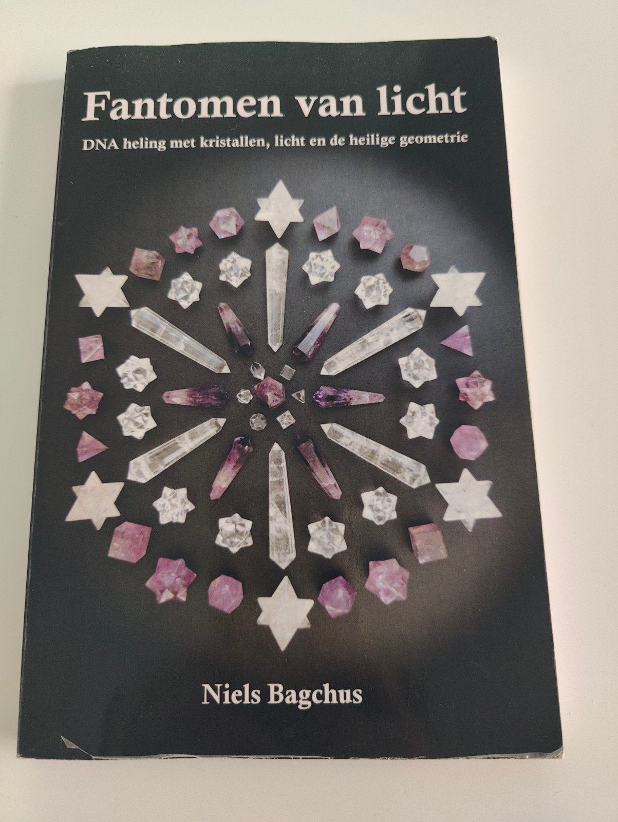 Fantomen van licht -heilige geometrie, Boeken, Ophalen of Verzenden, Gelezen, Spiritualiteit algemeen, Achtergrond en Informatie
