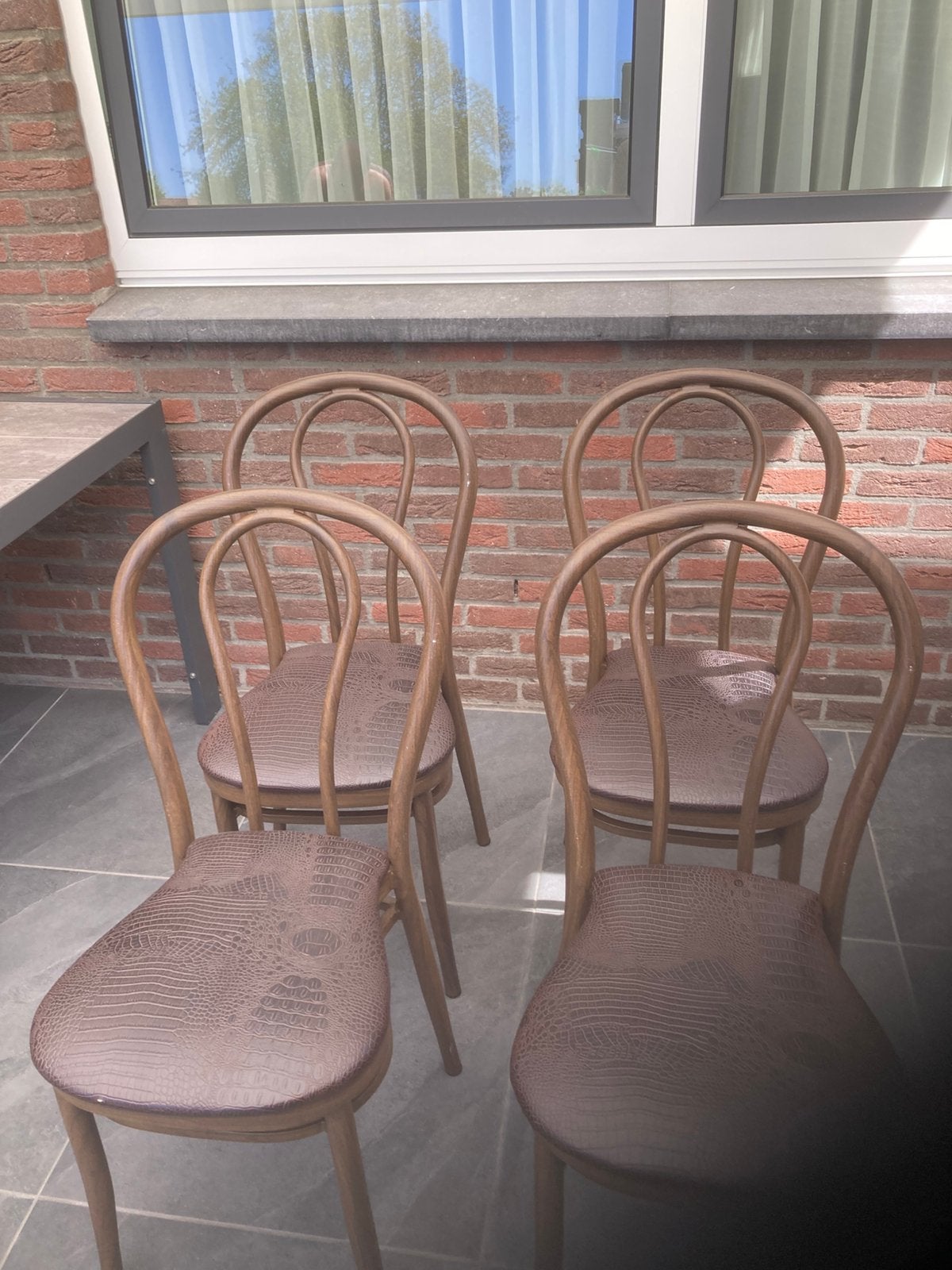 Keuken stoelen, Ophalen