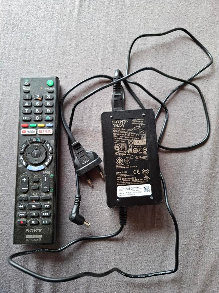 Onderdelen Sony KDL-40 TV: Afstandsbediening & Adapter, Ophalen of Verzenden
