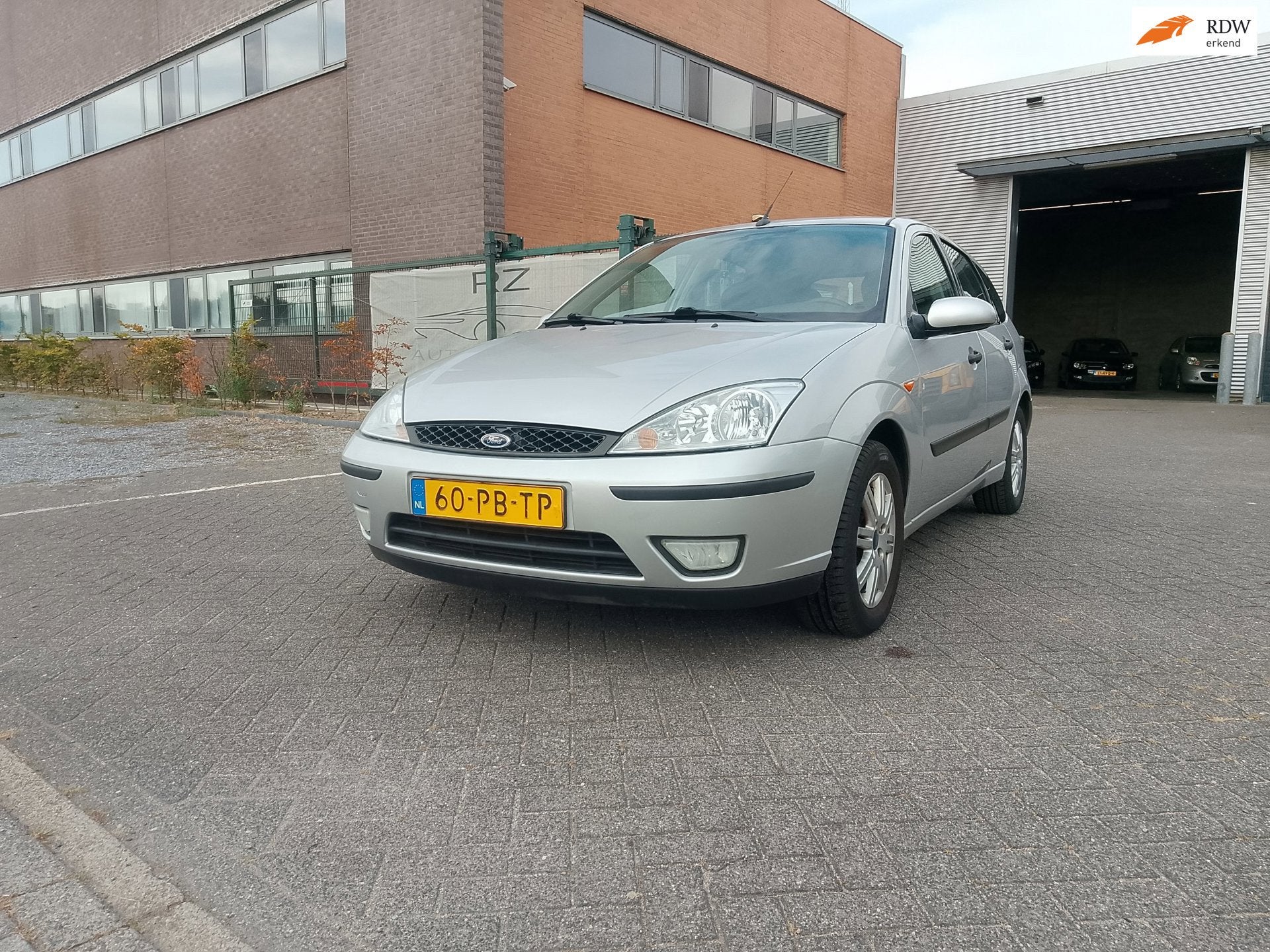 Ford Focus 1.6-16V Futura, 1596 cc, Gebruikt, Zwart, 4 cilinders
