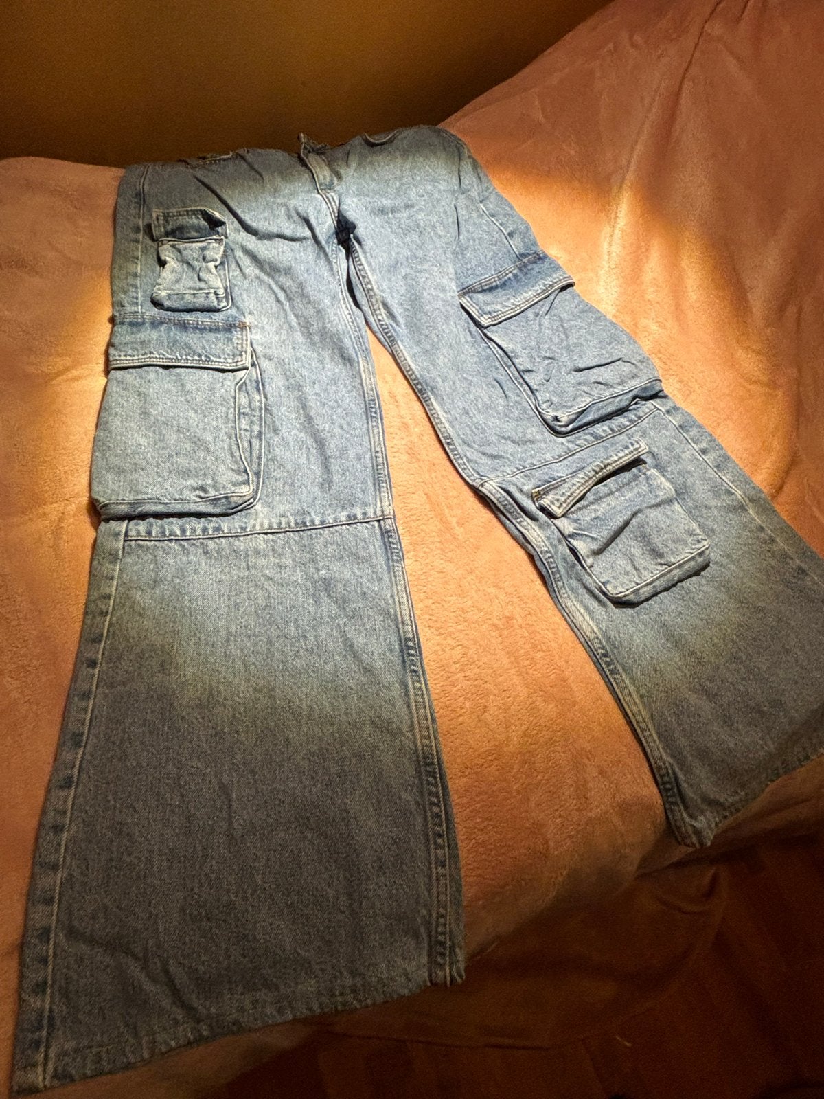 Cargo broek Bershka maat 36 - amper gedragen, Ophalen of Verzenden, Zo goed als nieuw, Blauw, W28 - W29 (confectie 36)