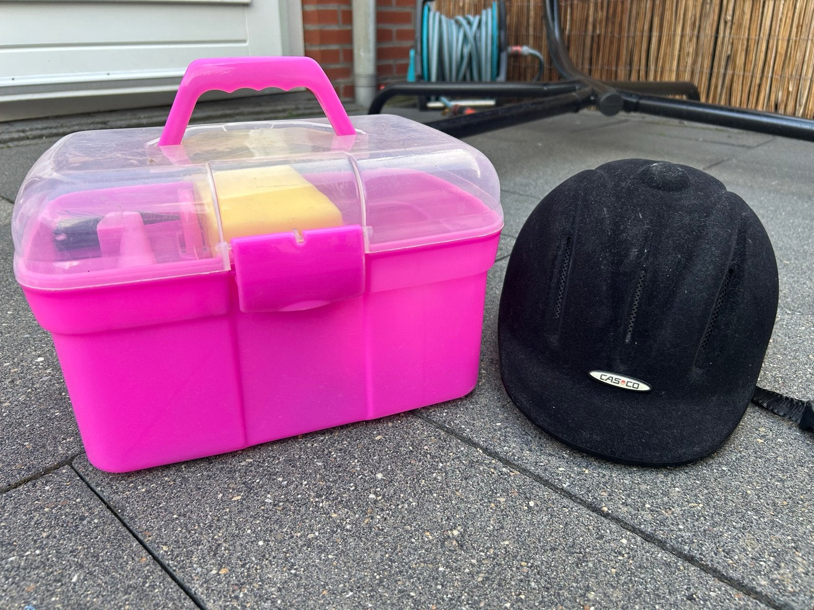 Poetskist roze en cap zwart, Ophalen of Verzenden, Gebruikt, Recreatie