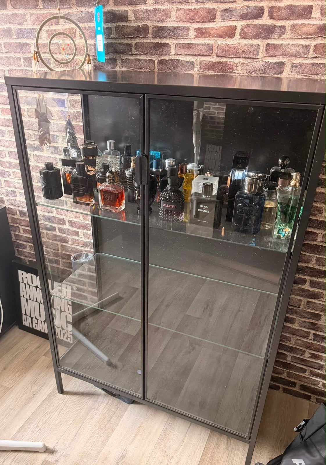 IKEA Rudsta Vitrinekast - Zwart metaal en glas, Ophalen, 100 tot 150 cm, 50 tot 100 cm, 25 tot 50 cm