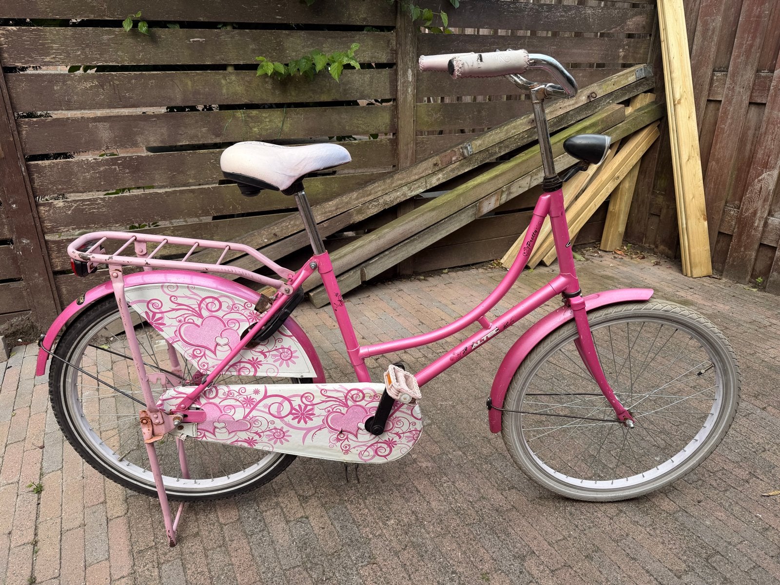 Roze meisjesfiets 26 inch - gebruikt, Fietsen en Brommers, Fietsen | Meisjes, Ophalen, Gebruikt, Terugtraprem, 26 inch of meer