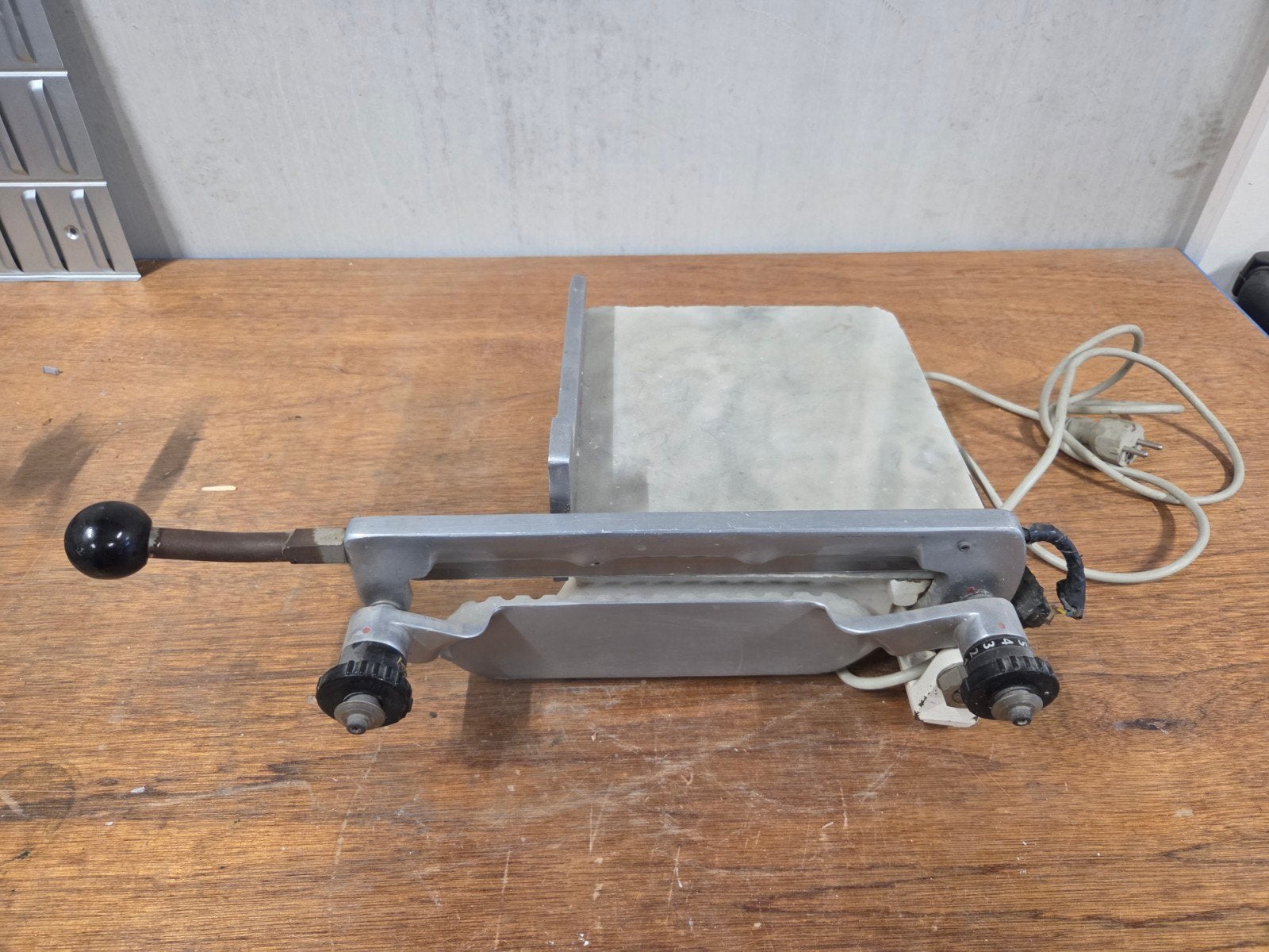 Kaas snijmachine Unika met verwarmbaar mes, Ophalen
