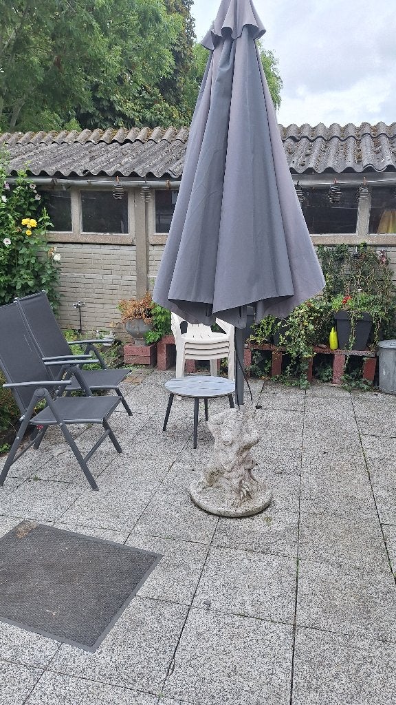 tuinparasol met betonnen aap sokkel, Ophalen