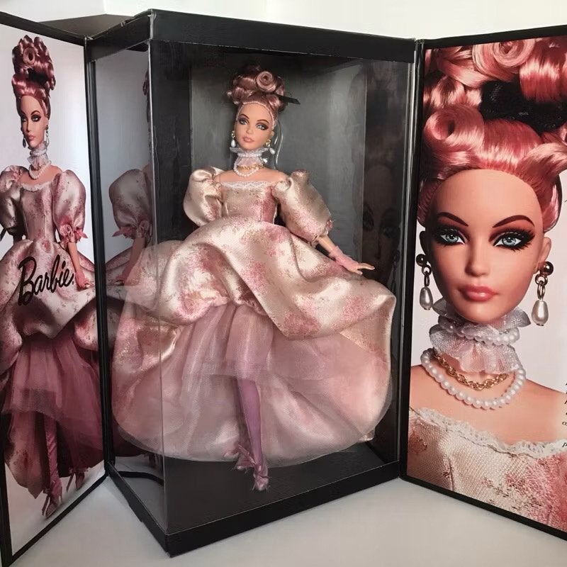 Barbie Collector A Tribute To Fashion Signature Gold Label, Verzamelen, Poppen, Ophalen of Verzenden, Nieuw, Fashion Doll