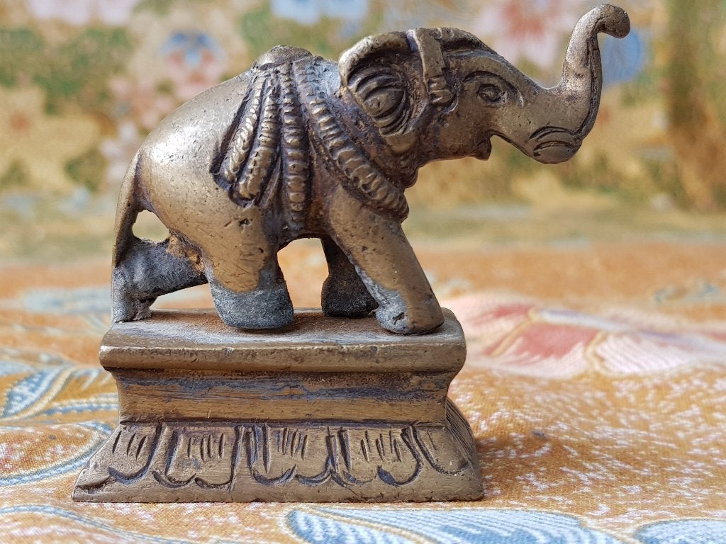 Mooi antiek brons beeldje uit India van een olifant 6 cm., Antiek en Kunst, India, Handgemaakt, Ophalen of Verzenden, Brons