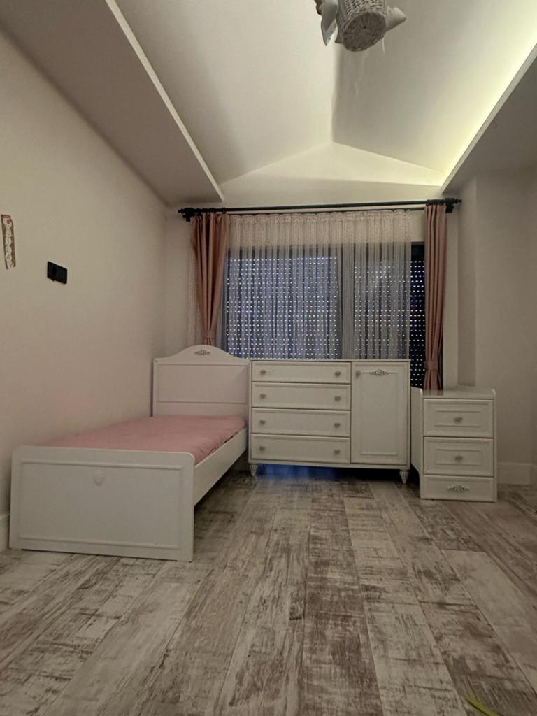 Complete Cilek Meisjeskamer – Bed + Nachtkastje + Kasten, Ophalen, 85 tot 100 cm, 140 tot 160 cm, Zo goed als nieuw