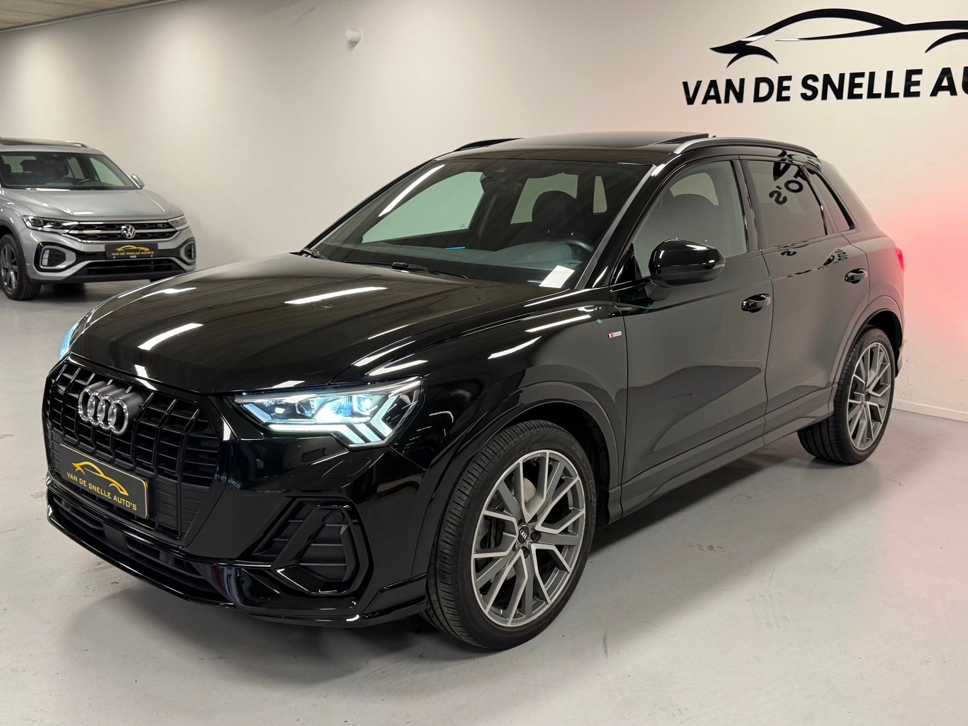 Audi Q3 45 TFSI quattro 3x S Line edition one PANO/KEYLESS/A, Gebruikt, Euro 6, 1984 cc, Leder en Stof