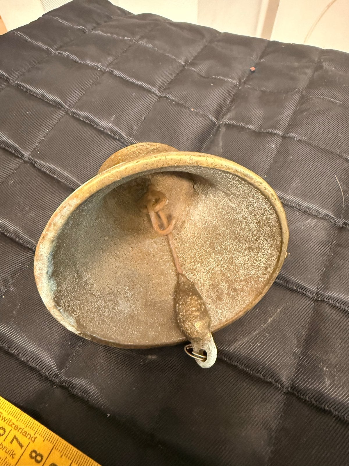 Antieke bronzen bel met klepel, Ophalen