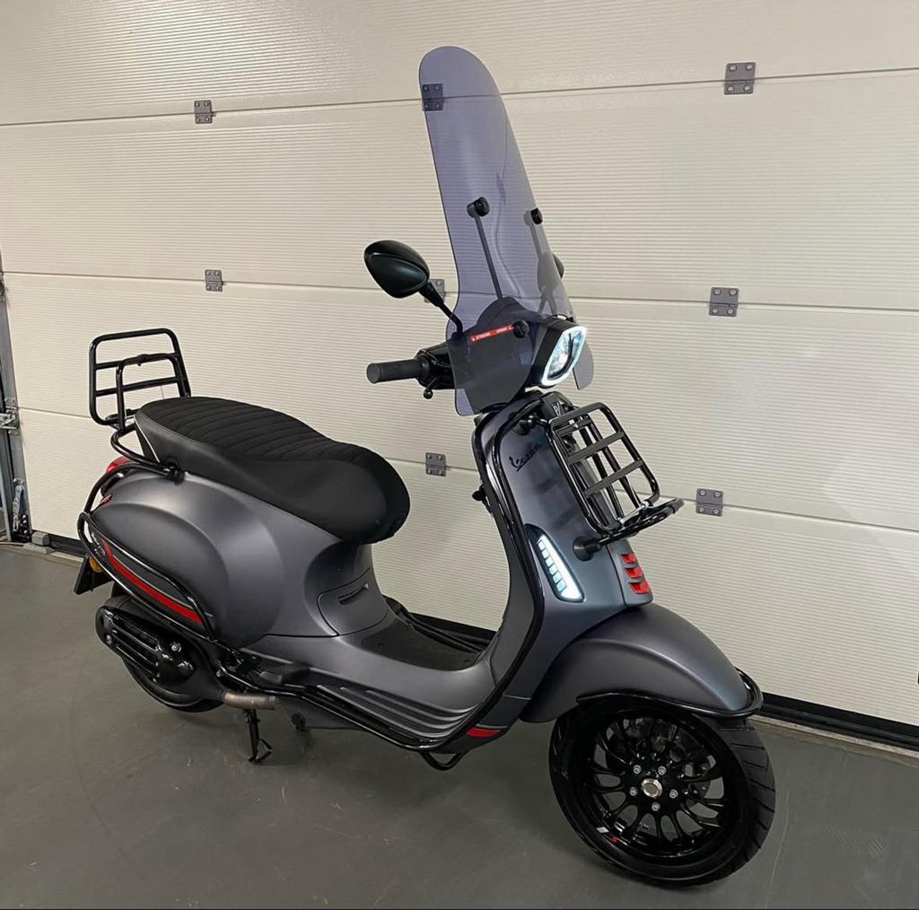 Vespa Sprint Mat Grijs 2022 Brom Vol Opties 6473Km, Fietsen en Brommers, Scooters | Vespa, Ophalen, Overige modellen, Maximaal 45 km/u