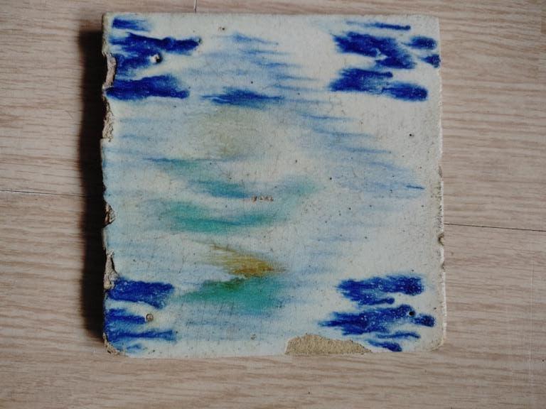 1x 17e eeuwse polychrome TULP kwadrant tegel (misbaksel), Antiek en Kunst, Ophalen of Verzenden