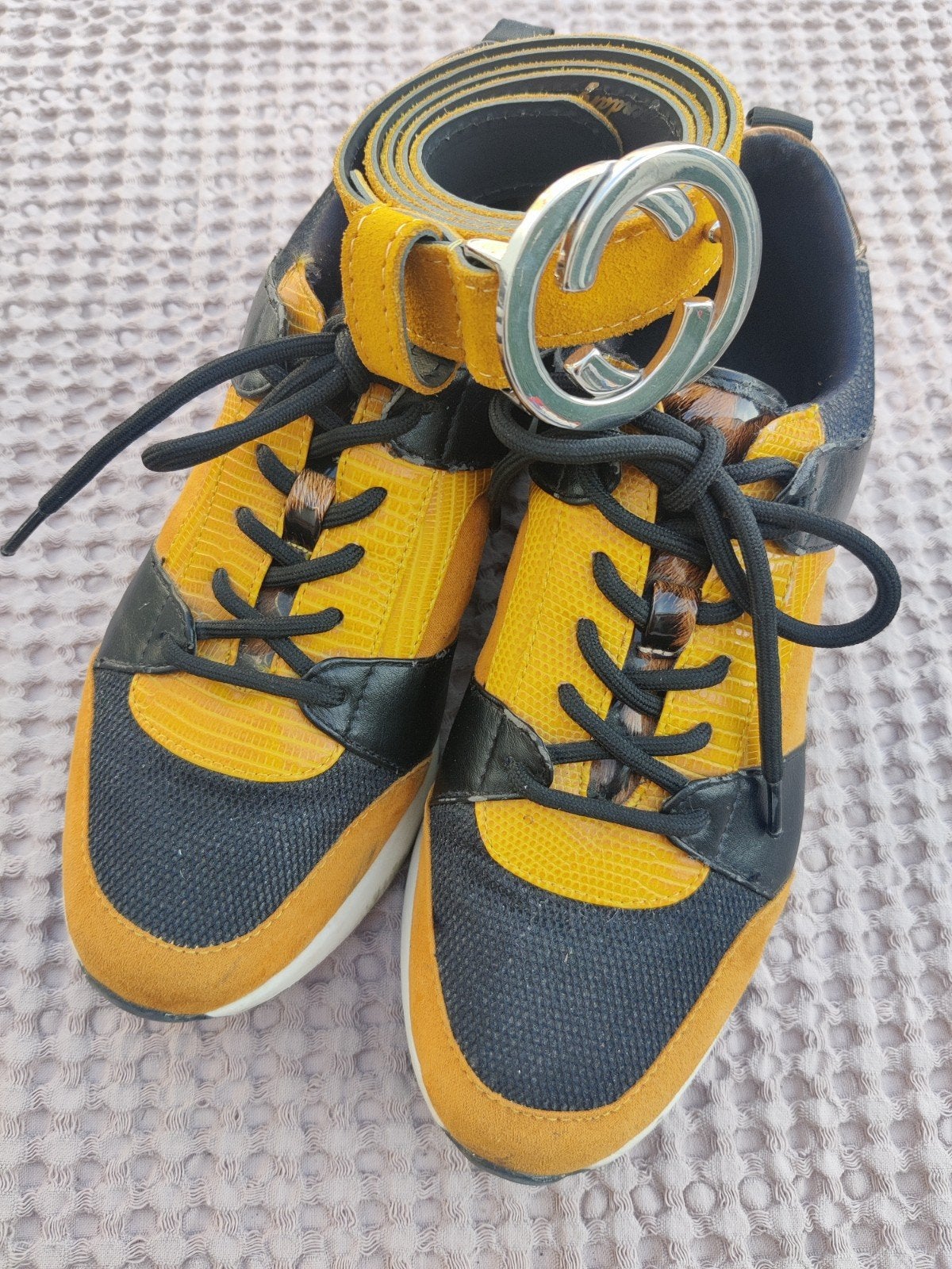 Geel met zwarte sneakers &  luipaardprint, maat 38, Ophalen of Verzenden, Gedragen, Geel, Sneakers of Gympen