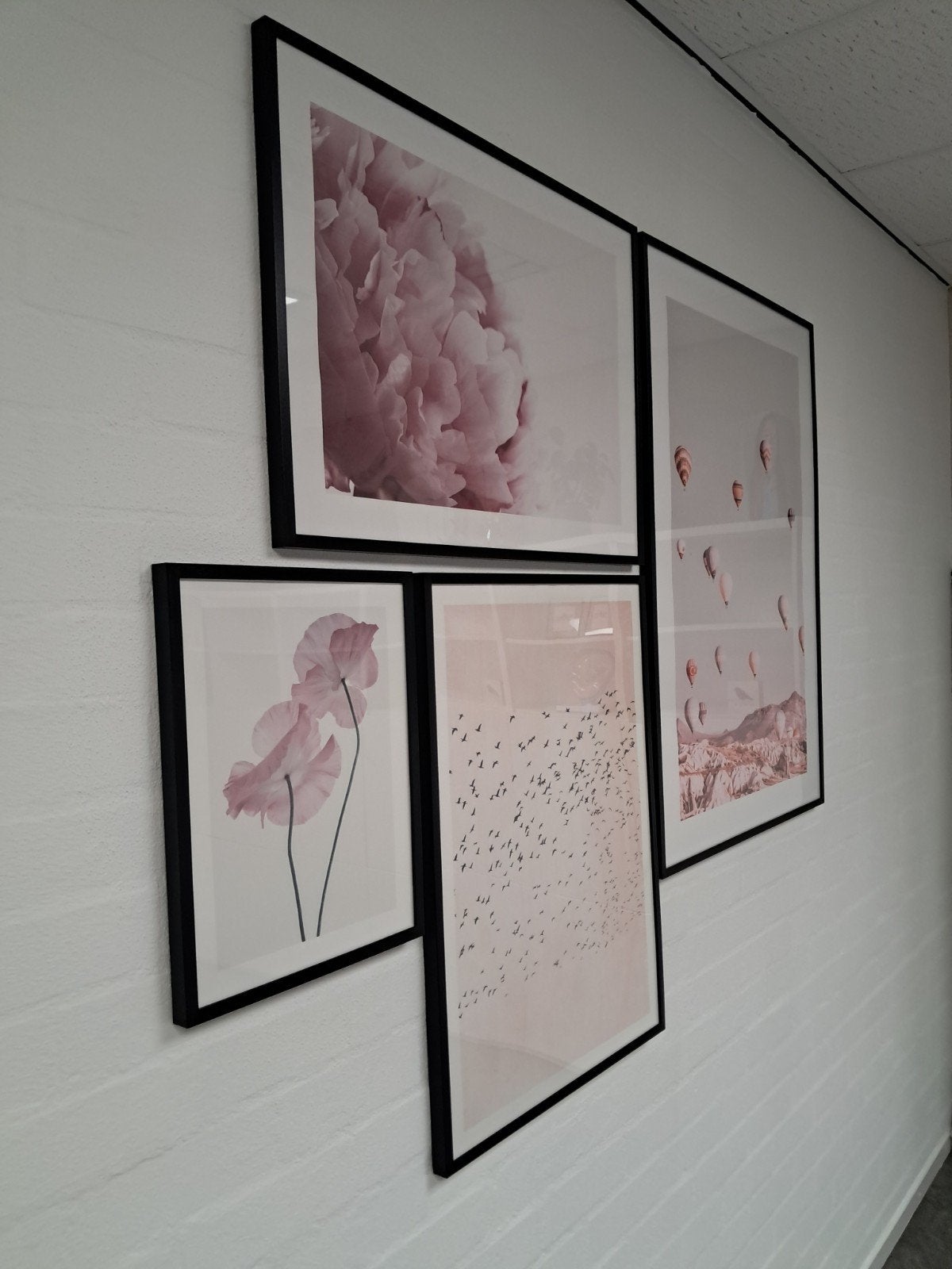 Set van 4 prints in roze tinten met zwarte lijsten, Ophalen of Verzenden, 100 tot 125 cm, 75 – 100, Print