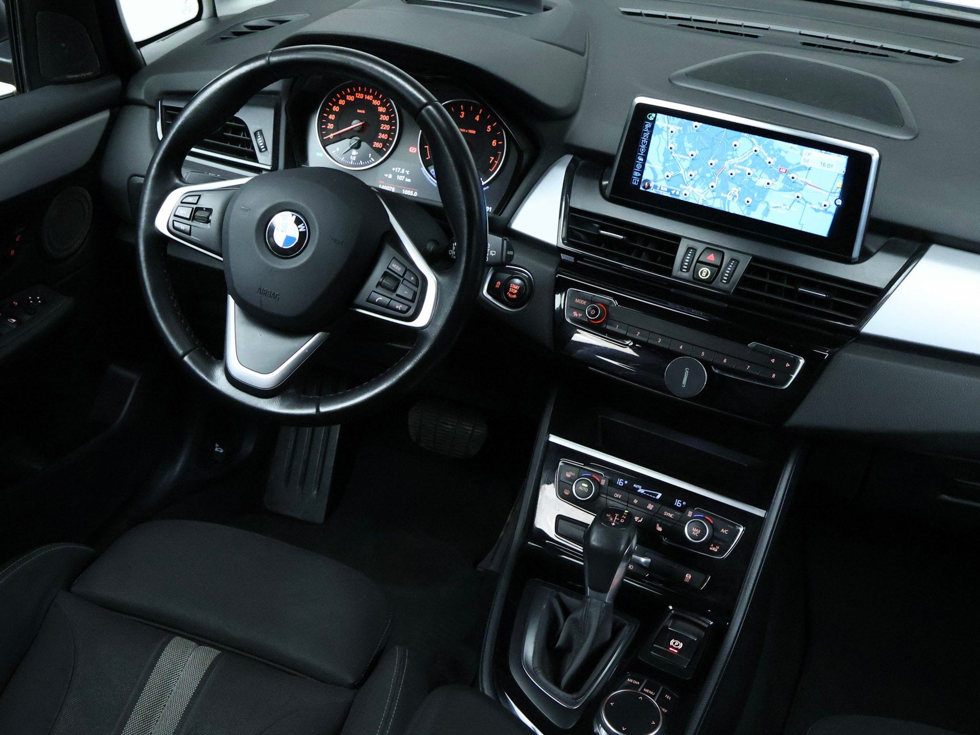 Foto 32 van BMW 2-serie Gran Tourer 220i Centennial High Executive 7p. S