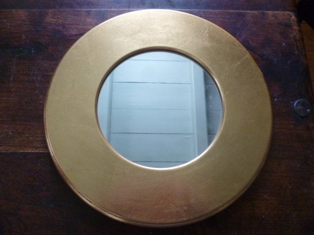ronde spiegel Ø 30 cm brede goudkleurige rand, Minder dan 50 cm, Rond, Ophalen of Verzenden, Zo goed als nieuw