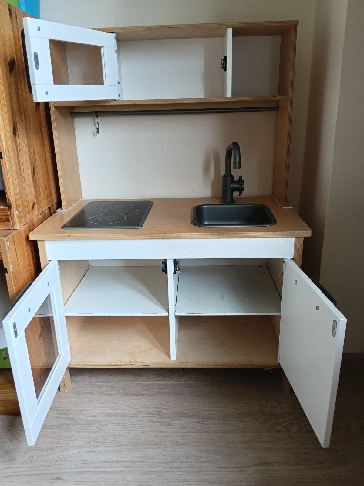 IKEA DUKTIG Speelkeuken met magnetron en kookplaat, Ophalen, Gebruikt, Hout, Speelkeuken