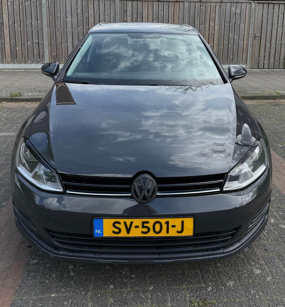 Volkswagen Golf 1.2 TSI 85pk BMT 5D 2016 Grijs, Auto's, Voorwielaandrijving, 4 cilinders, 610 kg, Handgeschakeld