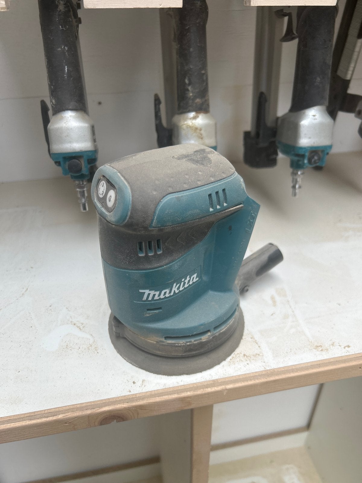 Makita DBO180 Accu Excentrische Schuurmachine, Doe-het-zelf en Verbouw, Gereedschap | Schuurmachines, Ophalen, Gebruikt, Minder dan 600 watt