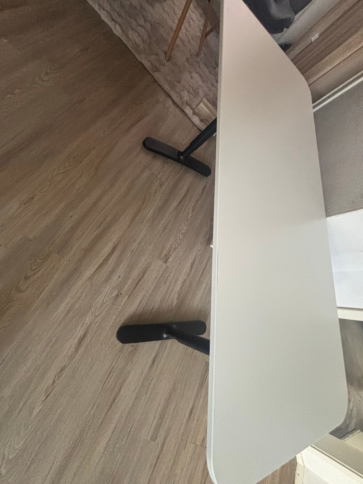 Bureau / Eettafel - Wit met Zwart Onderstel, Ophalen, Kunststof, 100 tot 150 cm, Tot twee personen