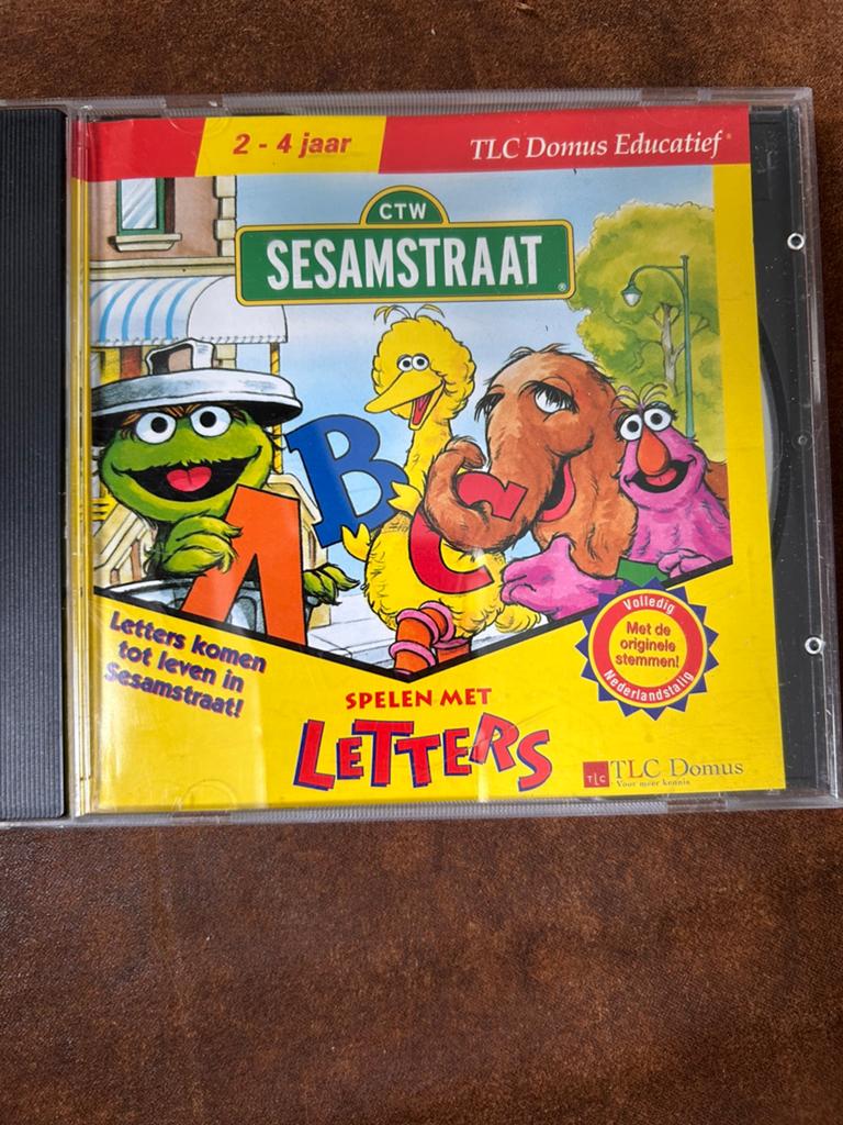 Sesamstraat / bert en ernie - spelen met letters, Ophalen of Verzenden, Zo goed als nieuw