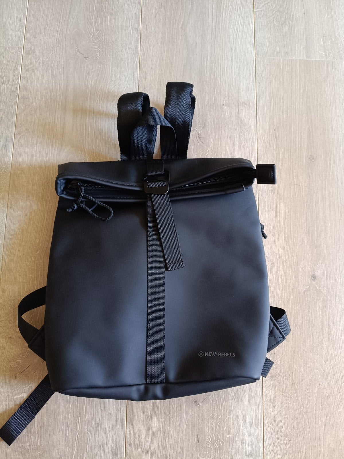 Zwarte rugzak, Sieraden, Tassen en Uiterlijk, Tassen | Rugtassen, 25 tot 40 cm, Zo goed als nieuw, 30 tot 45 cm, Ophalen
