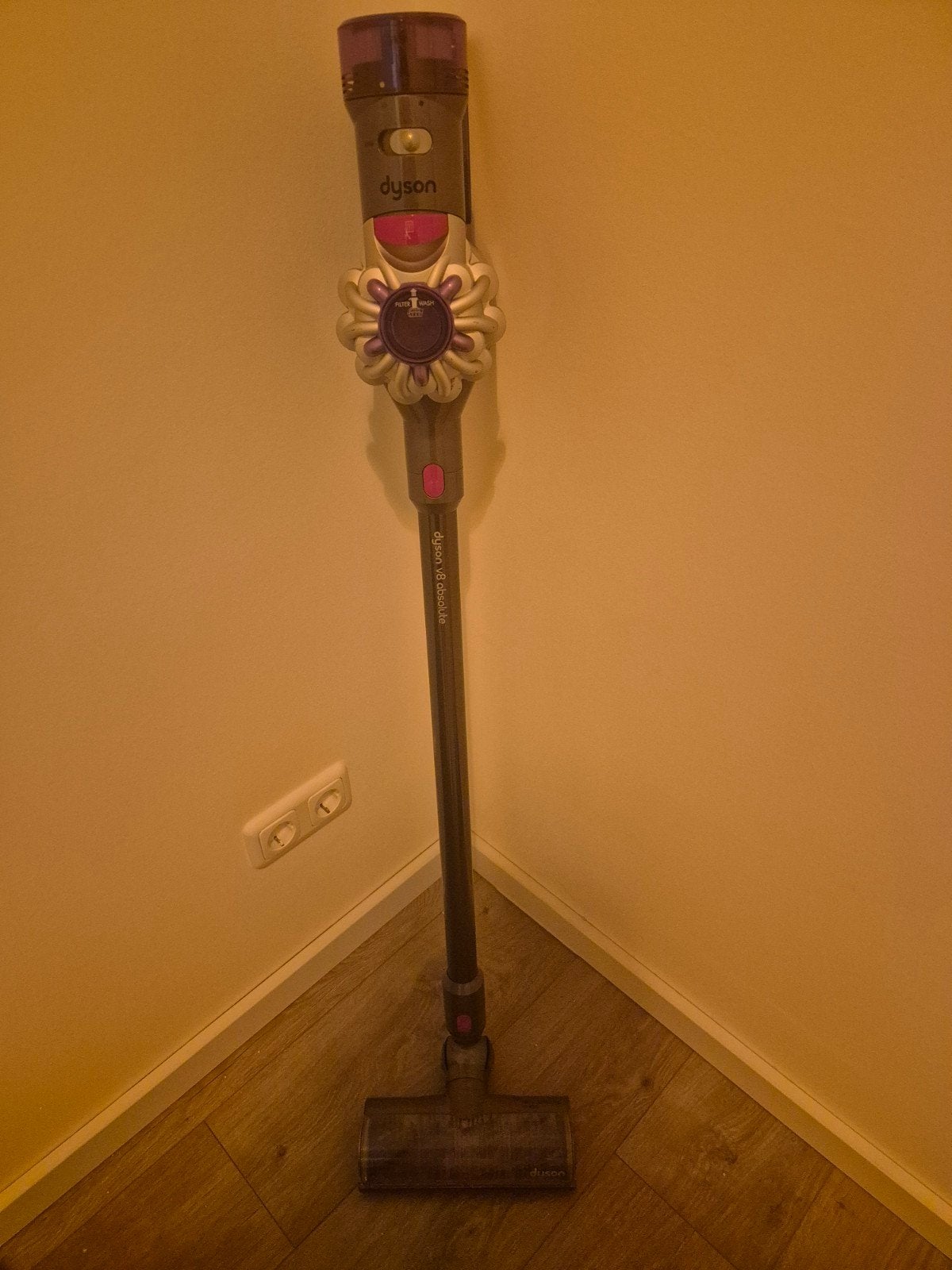 Dyson V8 Absolute steelstofzuiger met accessoires, Gebruikt, Verzenden, Draadloos, Dyson
