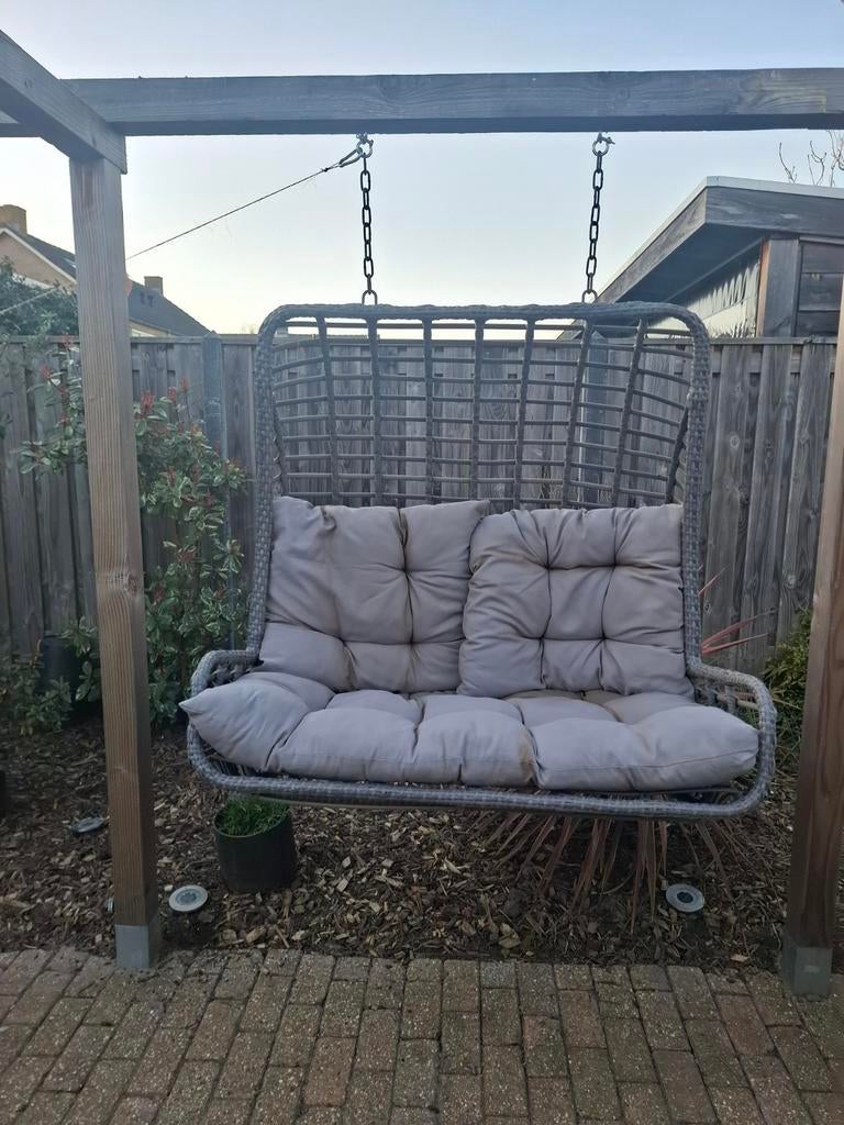 Comfortabele tweepersoons schommelbank met kussens, Ophalen, Gebruikt, Stof, Modern, Tuinmeubel