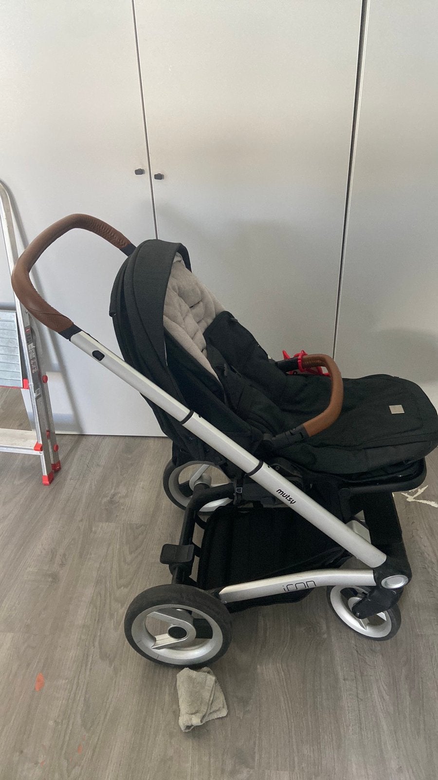 Mutsy icon kinderwagen 3 in 1 helemaal compleet, Kinderen en Baby's, Kinderwagens en Combinaties, Ophalen, Zo goed als nieuw
