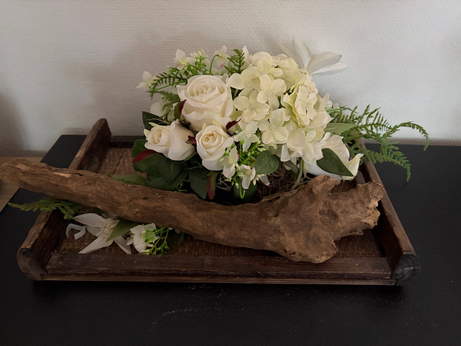 Decoratieve schaal / dienblad met kunstbloemen en drijfhout, Ophalen, Hout, Meerkleurig, Landelijk