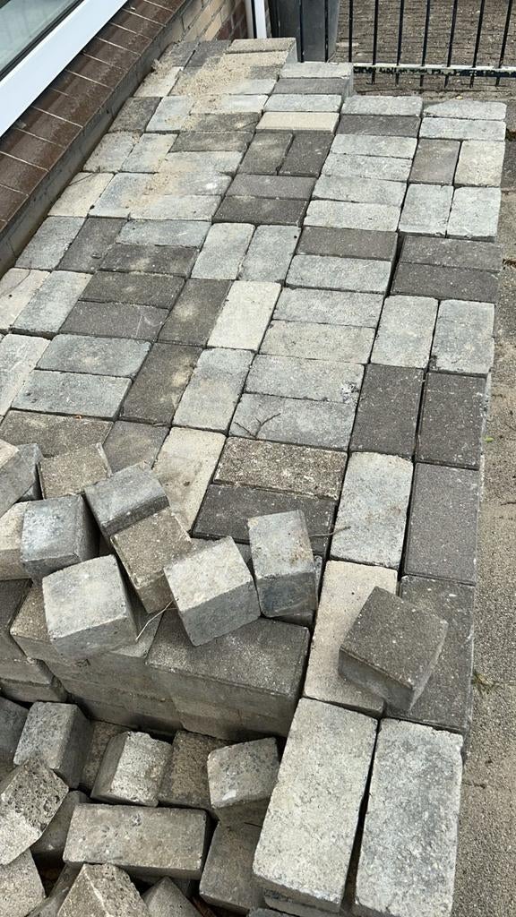 Gratis af te halen! Grijs blauwe klinkers, Tuin en Terras, Tegels en Klinkers, Ophalen, Gebruikt, Beton, Klinkers