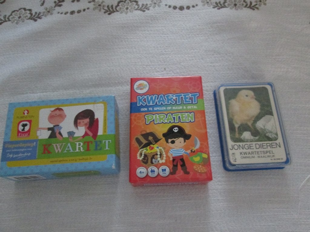 3 kwartetten, Piraten,Fieperdepiep,Jonge Dieren, Ophalen of Verzenden, Zo goed als nieuw, Speelkaart(en)