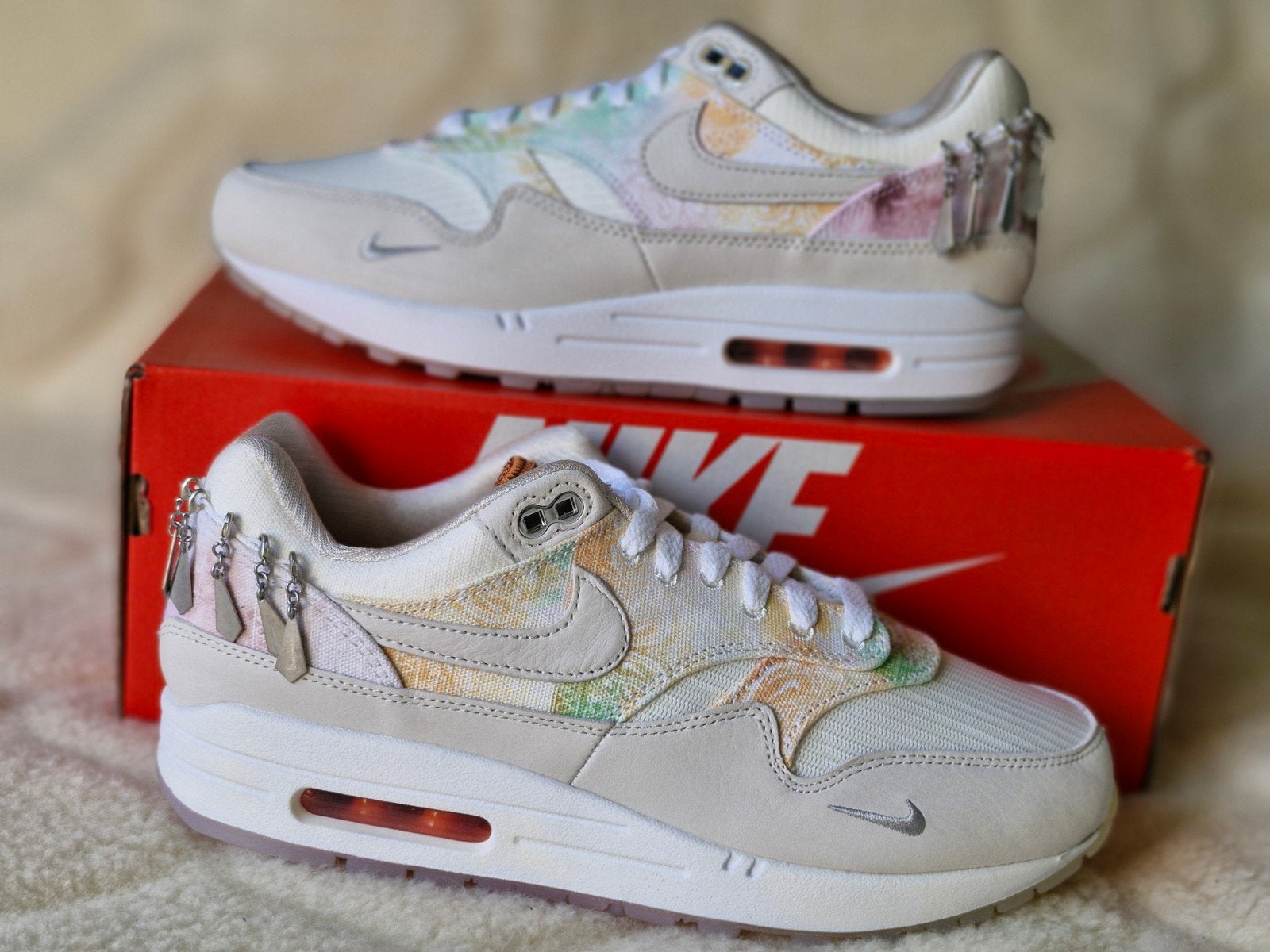 Nike air max 1 Metal Charms 42, Zwart, Nike, Nieuw, Ophalen of Verzenden