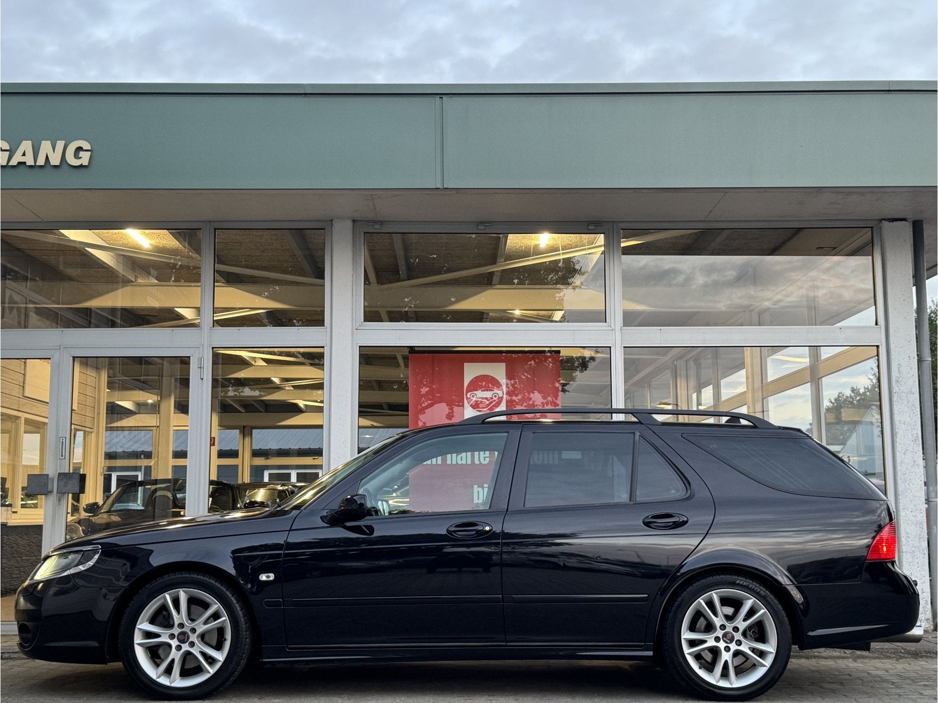 Saab 9-5 Estate 2.3 TURBO AERO LPG | LEDER! | TREKHAAK!, Auto's, Zwart, 4 cilinders, 2290 cc, Zwart