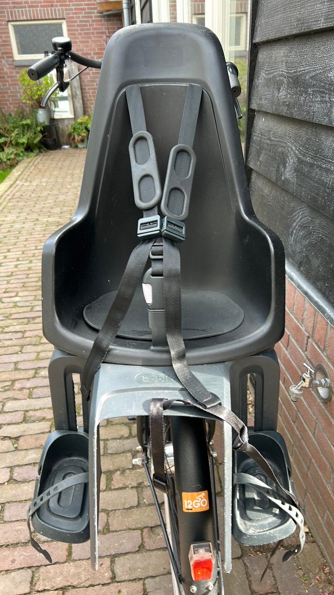 Fietsstoeltje bobike one urban black achter, Fietsen en Brommers, Ophalen, Gebruikt, Achterzitje, Voetsteuntjes