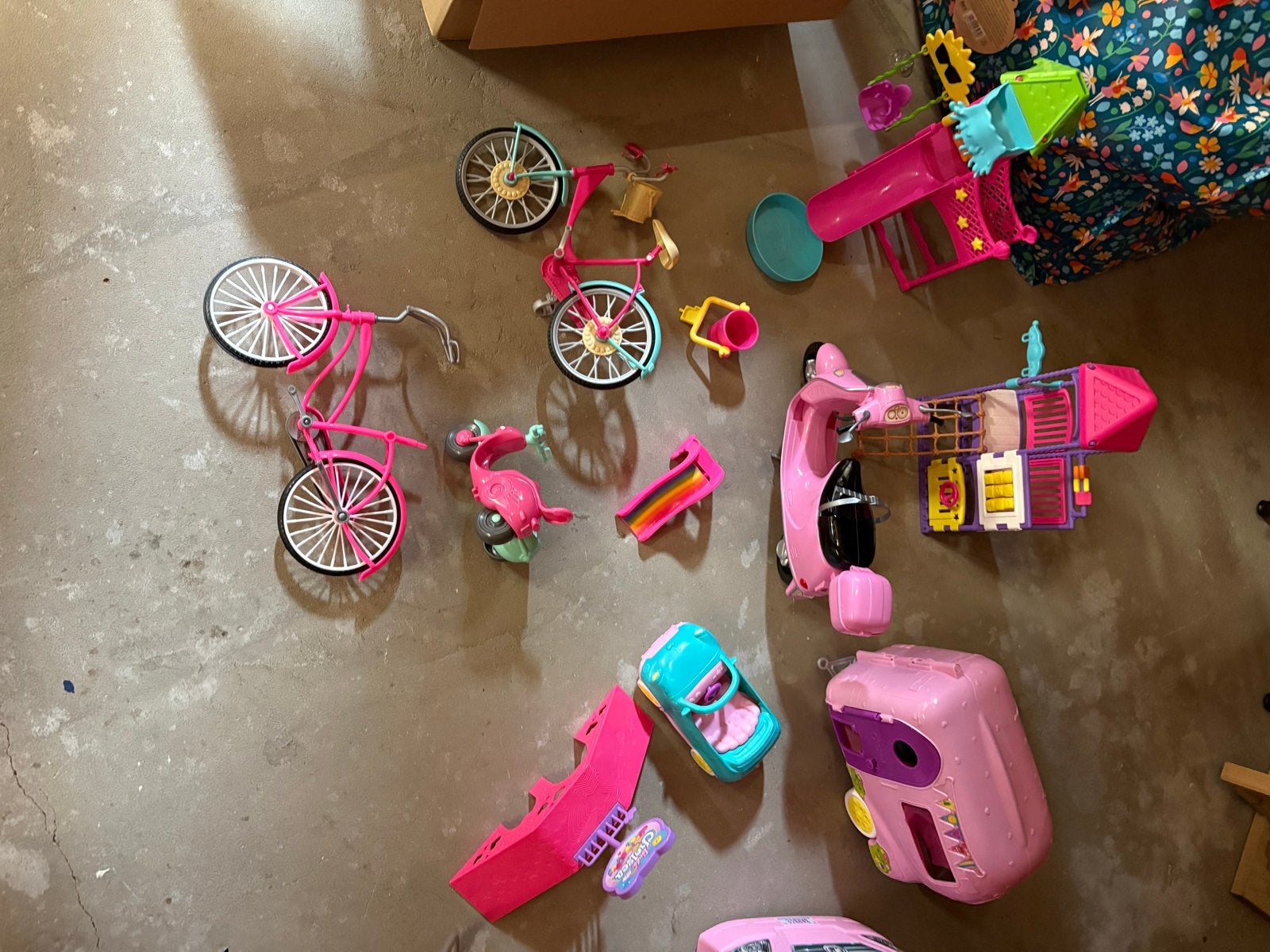 Foto 24 van Groot Barbie huis met veel extra's en accessoires
