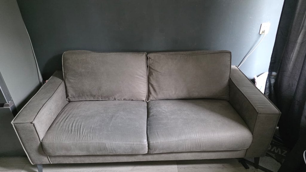 Comfortabele 2-zitsbank in grijze stof, Huis en Inrichting, Banken | Bankstellen, Ophalen, 150 tot 200 cm, Tweepersoons, 75 tot 100 cm