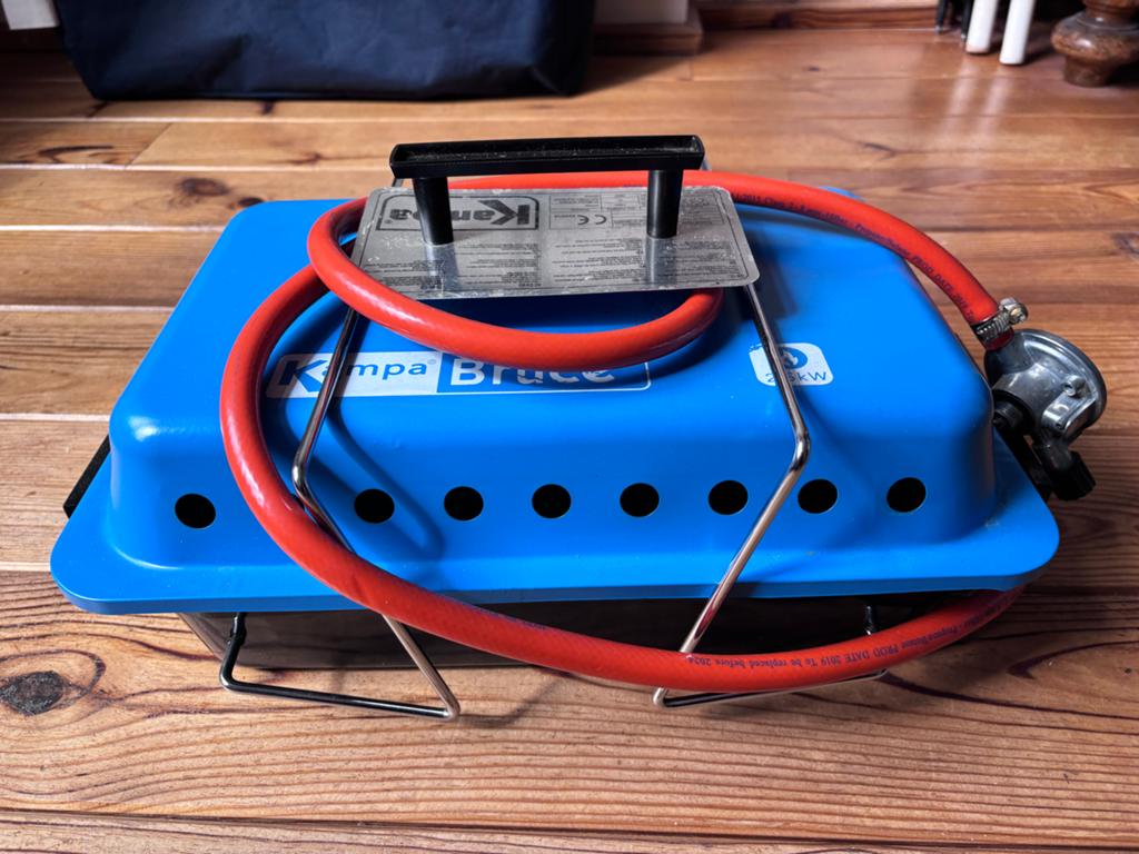 Kampa Bruce Gas BBQ - Draagbare Gasbarbecue met Lavastenen, Tuin en Terras, Gasbarbecues, Gebruikt, Ophalen