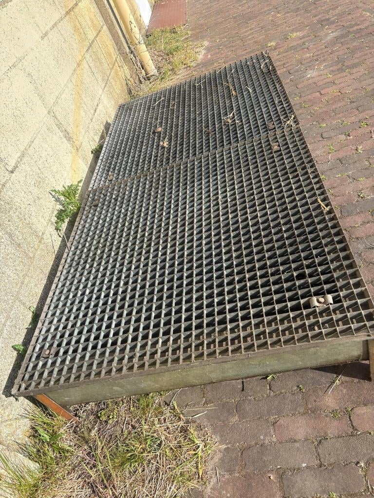 olielekbak metaal, Doe-het-zelf en Verbouw, Metalen, Ophalen, Gebruikt, IJzer