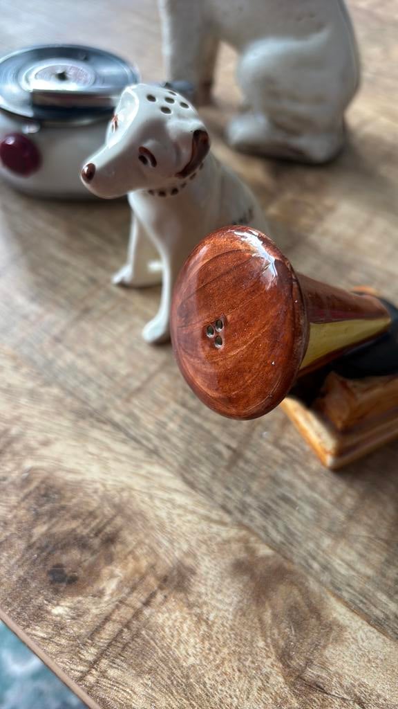 Peper en zoutstel van His Masters Voice, Ophalen