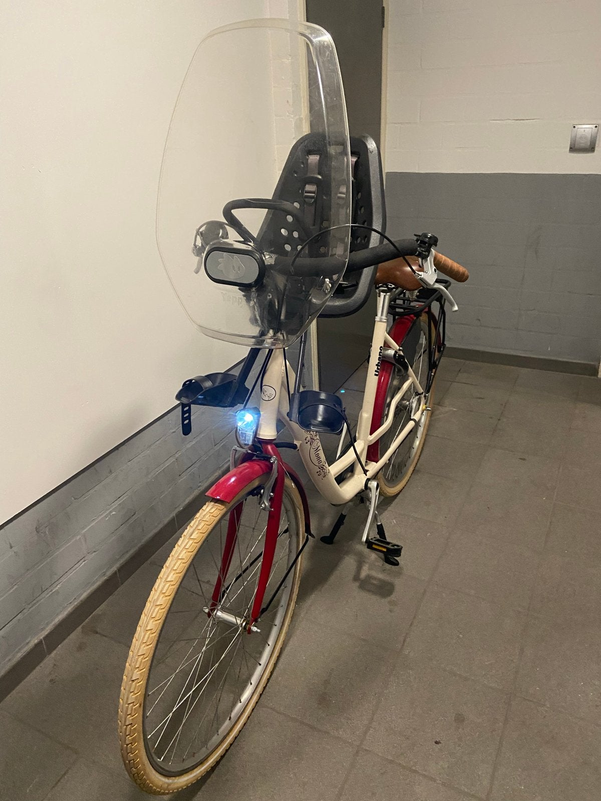 Urbano fiets met kinderzitje - Goede staat, Fietsen en Brommers, Fietsen | Dames | Damesfietsen, Ophalen, Gebruikt, Overige merken