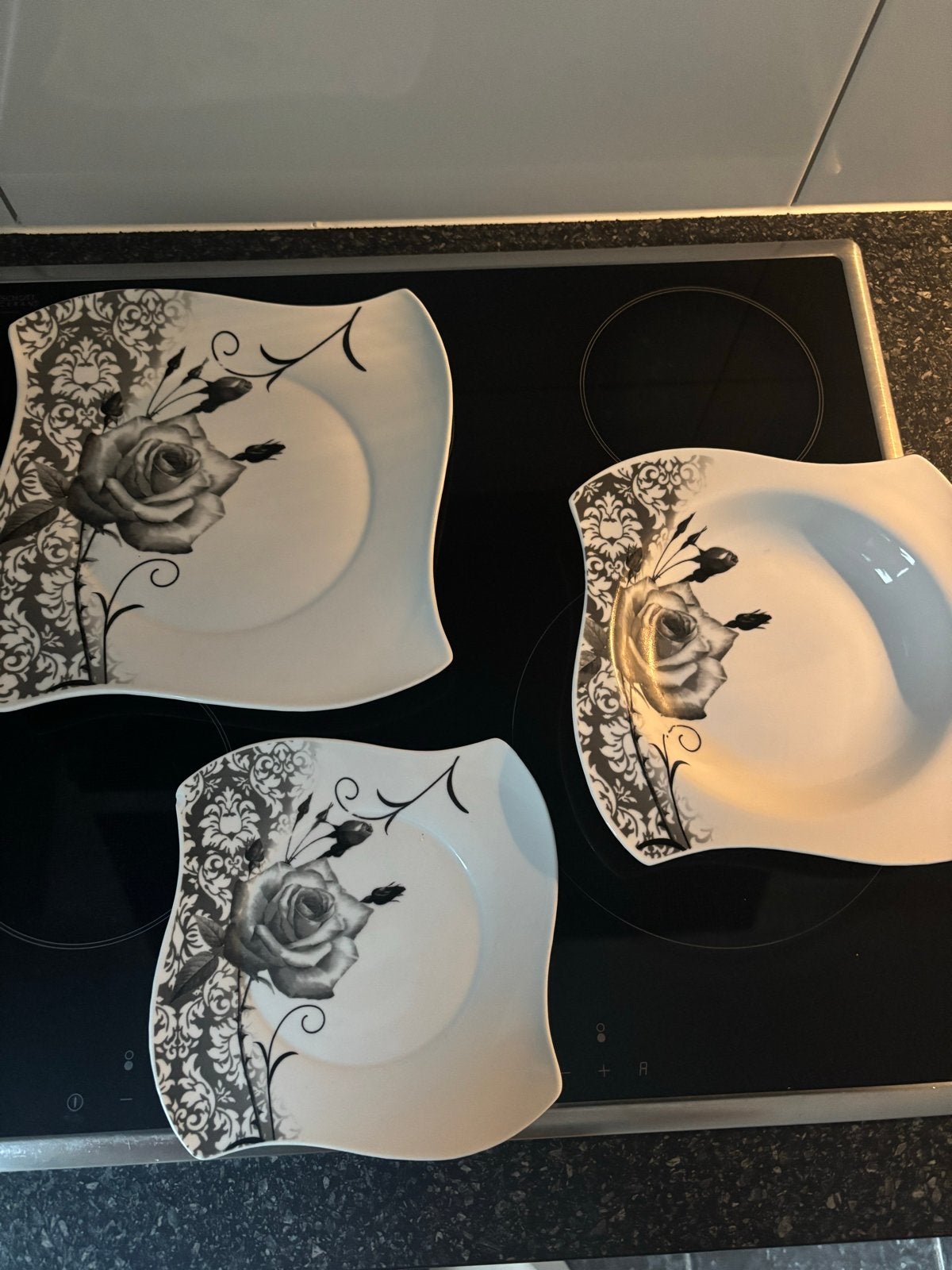Compleet servies voor 6 personen met rozenmotief, Ophalen of Verzenden, Gebruikt, Keramiek, Compleet servies