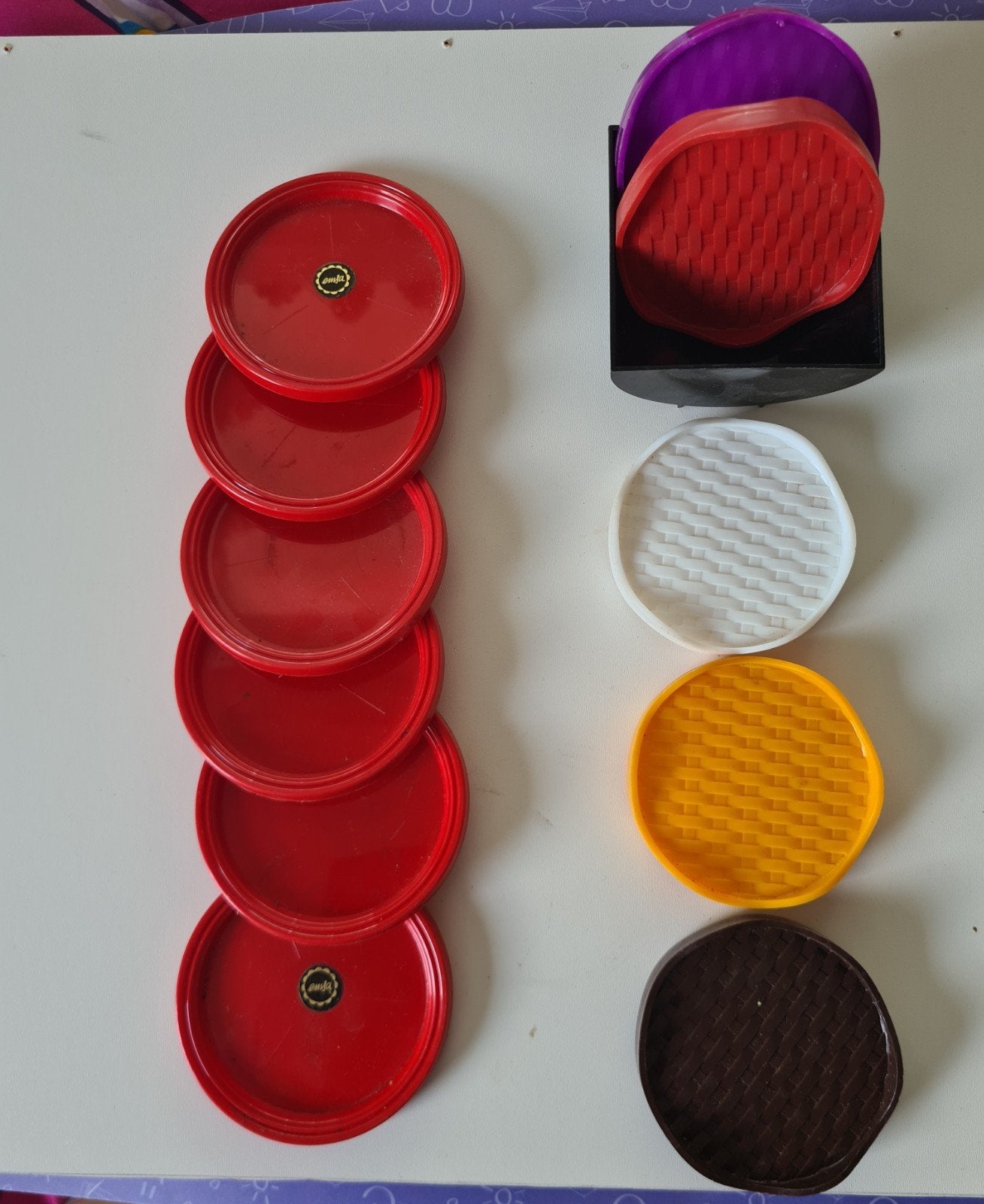 Retro onderzetters     6 x rood merk Emja  5 x model de pose, Verzenden, Overige typen