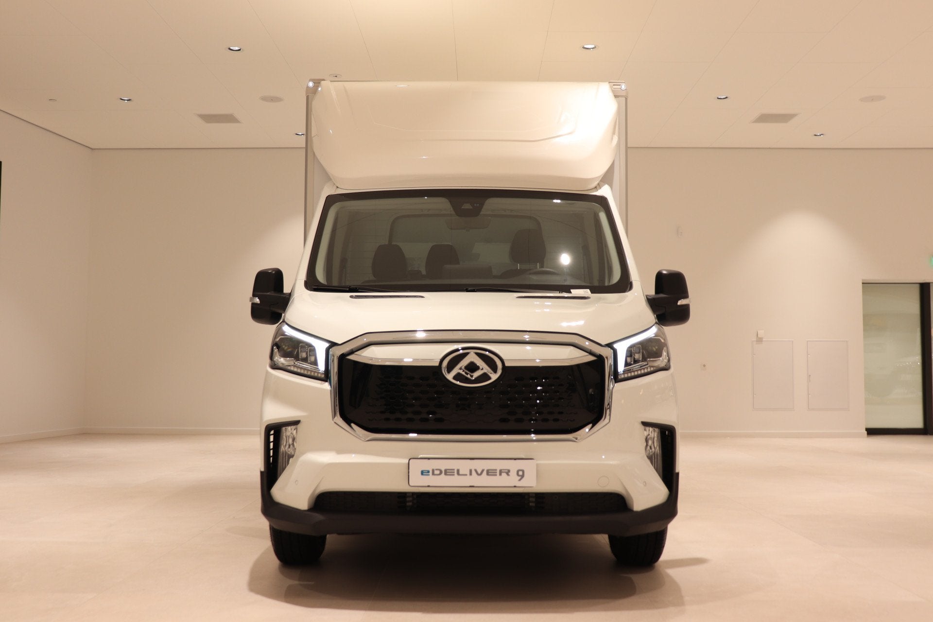 Maxus eDeliver 9 L4 Business DEAL 65 kWh | BAK+KLEP/AIRCO/CA, Auto's, Stof, Zwart, Met garantie (alle), Wit