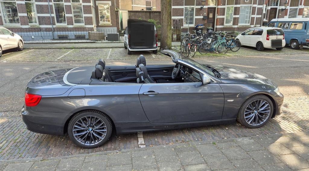 BMW 3-Serie 320i Edition 170pk Aut. 2013 Grijs, Automaat, Achterwielaandrijving, 1995 cc, Zwart