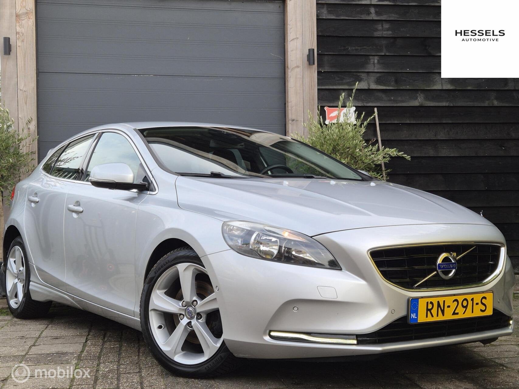 Volvo V40 1.6 T4 Momentum Automaat, Gebruikt, 4 cilinders, 700 kg, 179 pk