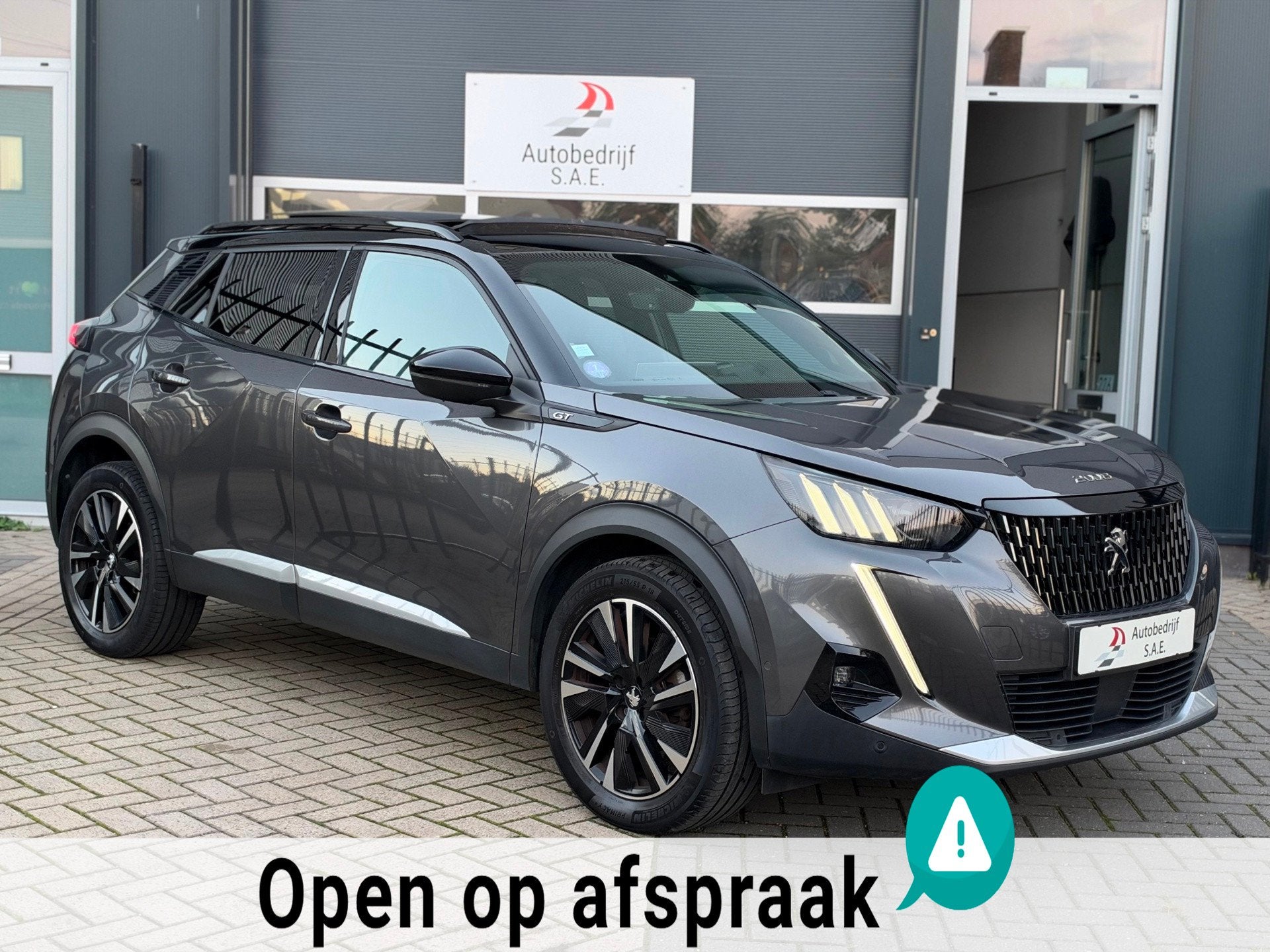 Peugeot 2008 1.2 PureTech GT Pack PANO LEDER CARPLAY NAVI AU, Auto's, Gebruikt, Euro 6, 1199 cc, Verwarmde buitenspiegels