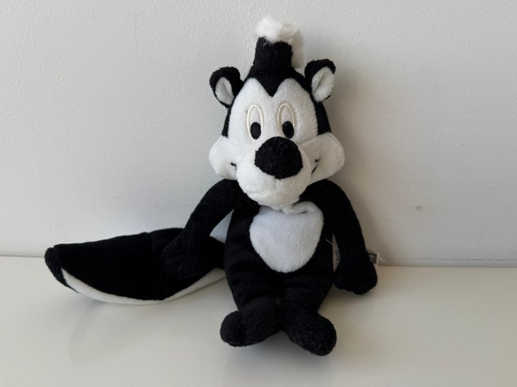 Knuffel stinkdier Pepe le Pew 25 cm / Looney Tunes / 1998, Zwart, Ophalen of Verzenden, Zo goed als nieuw, Middelgroot (20 tot 80 cm)